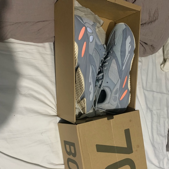 Yeezy Boost 700 interia size 13